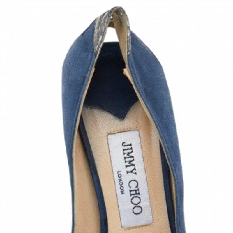A feminine flair and a sophisticated appeal characterize these stunning Jimmy Choo pumps. Crafted using quality materials, they will add an opulent charm to your look and complement many looks that you would want to create.