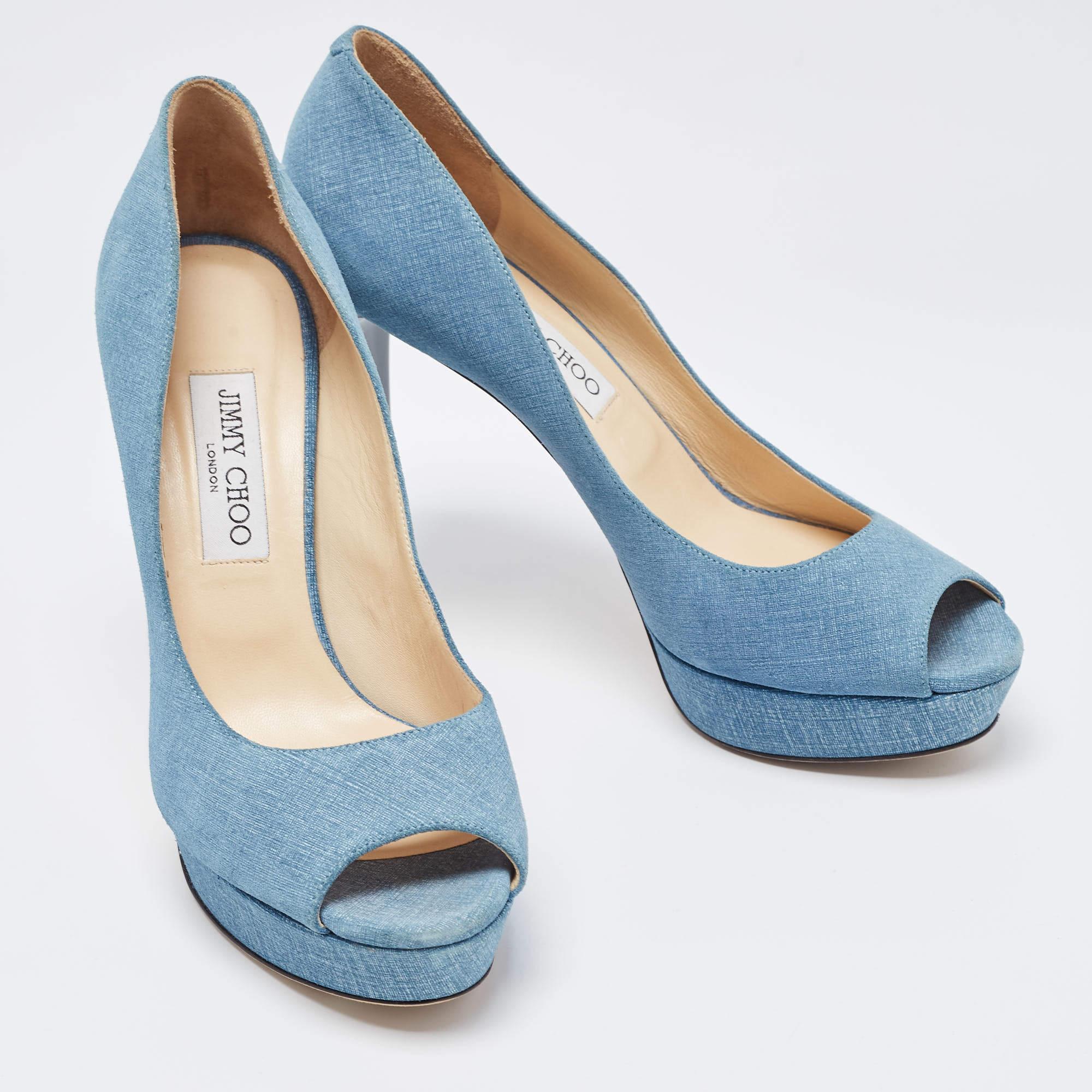 Jimmy Choo escarpins Dahlia en daim texturé bleu, taille 40,5 Bon état - En vente à Dubai, Al Qouz 2