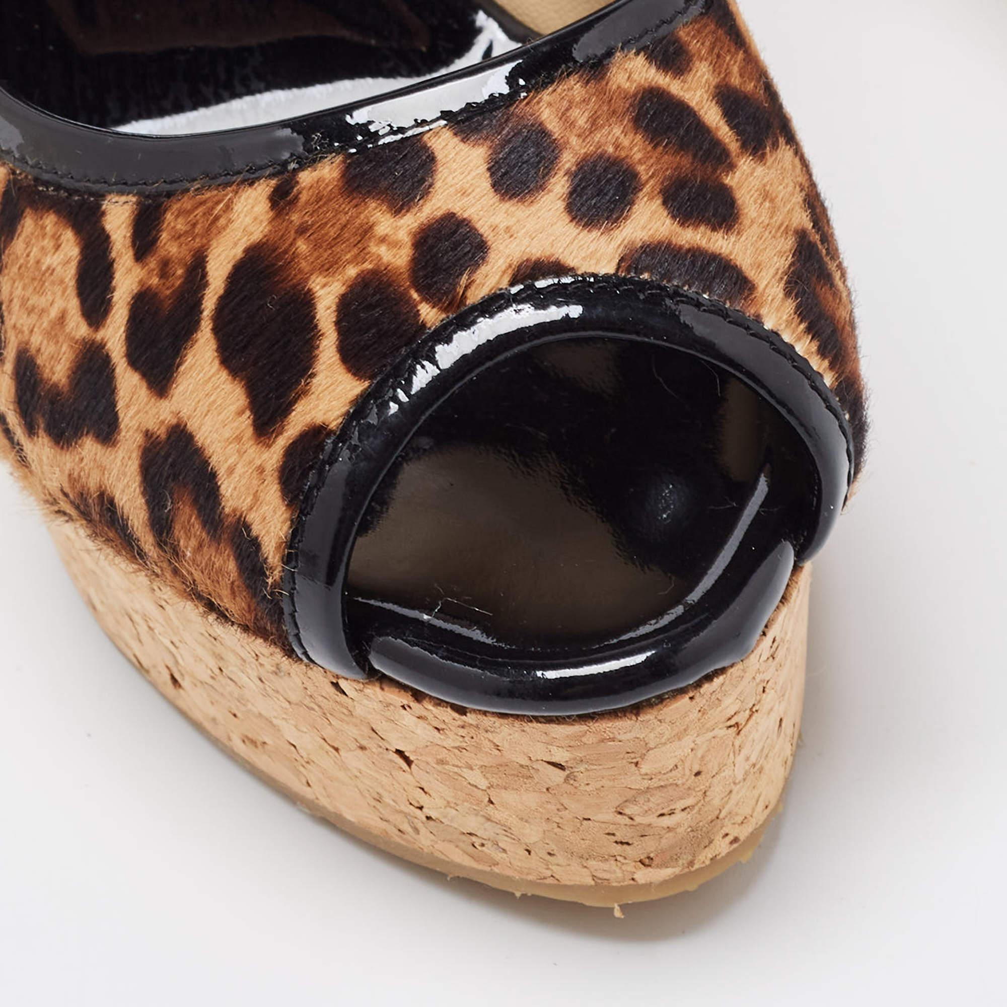Jimmy Choo Brown/Beige Leopard Print Wedge Platform Pumps Size 39 Pour femmes en vente