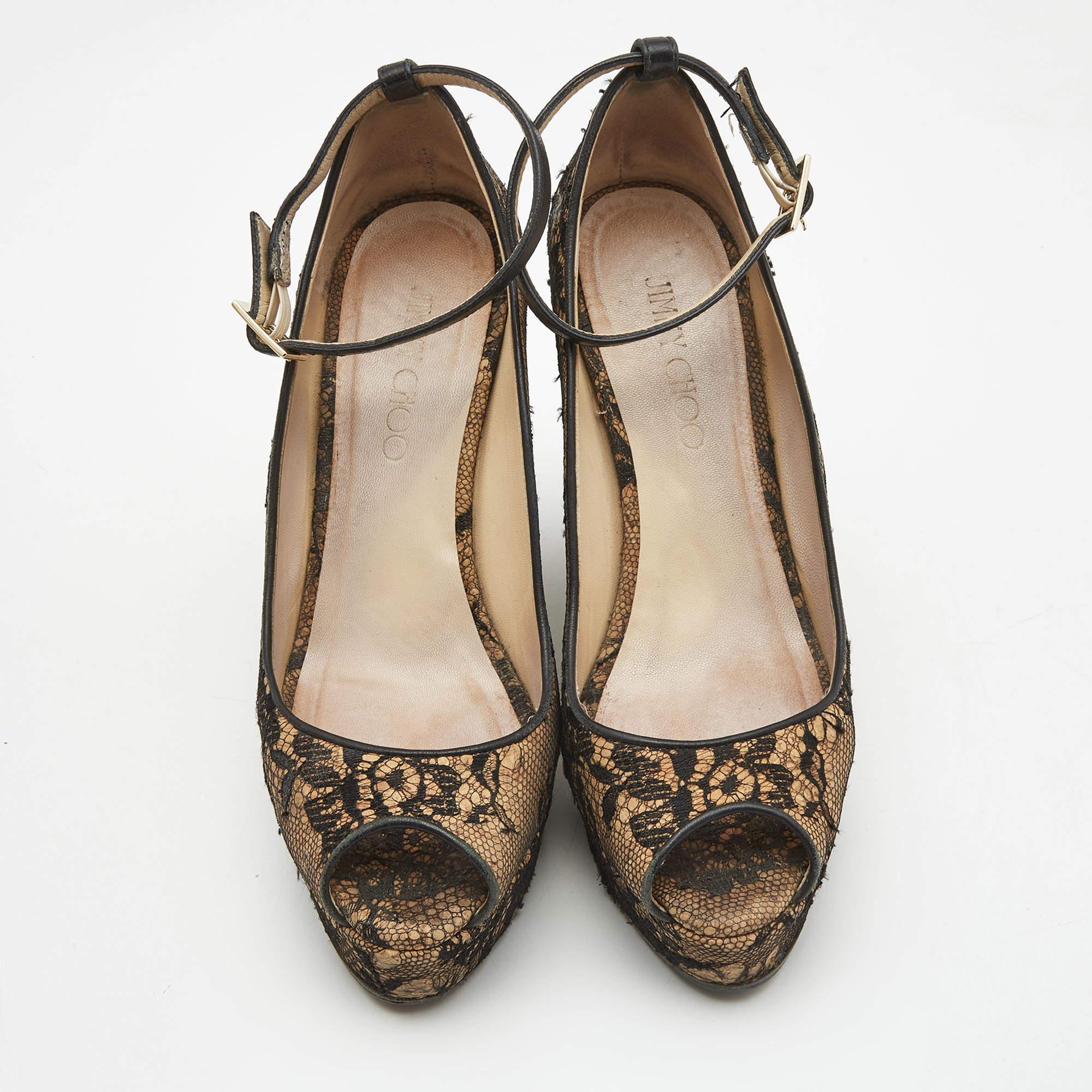 Jimmy Choo Brown/Black Cork and Lace Wedge Ankle Strap Pumps Size 38 In Fair Condition For Sale In Dubai, Al Qouz 2