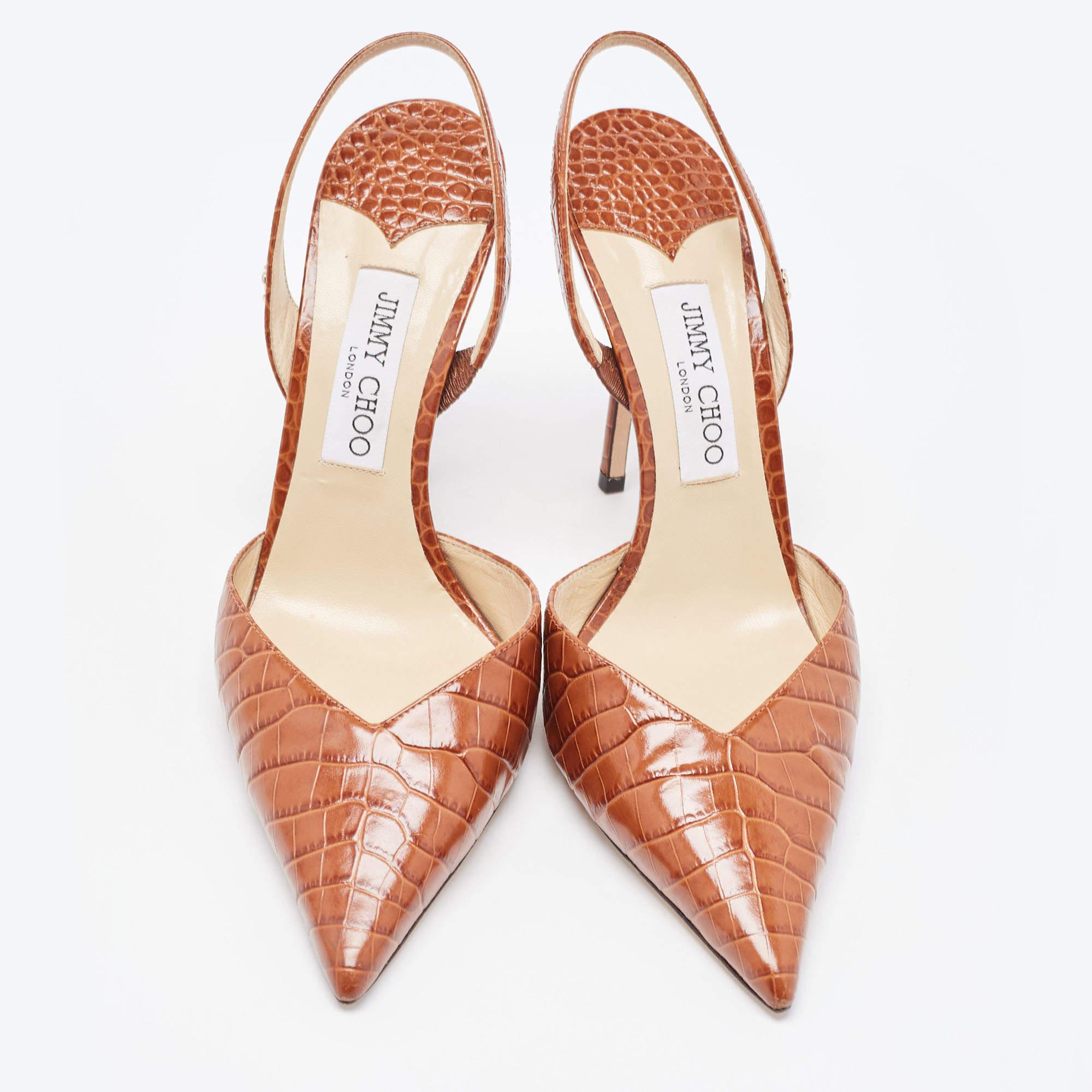 Exhibit an elegant style with this pair of pumps. These elegant shoes are crafted from quality materials. They are set on durable soles and sleek heels.

Includes: Original Dustbag, Original Box, Info Booklet

