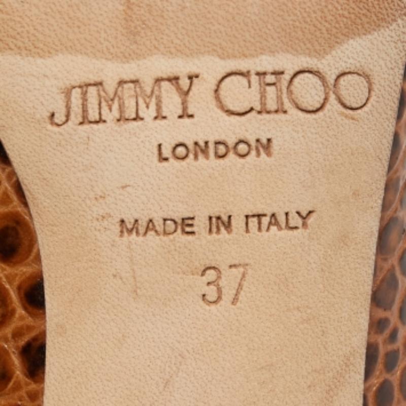 Cortado en una silueta atemporal, este par de zapatos de salón es sencillo pero con clase. Con un tono elegante, ostenta suelas duraderas y cómodas plantillas.