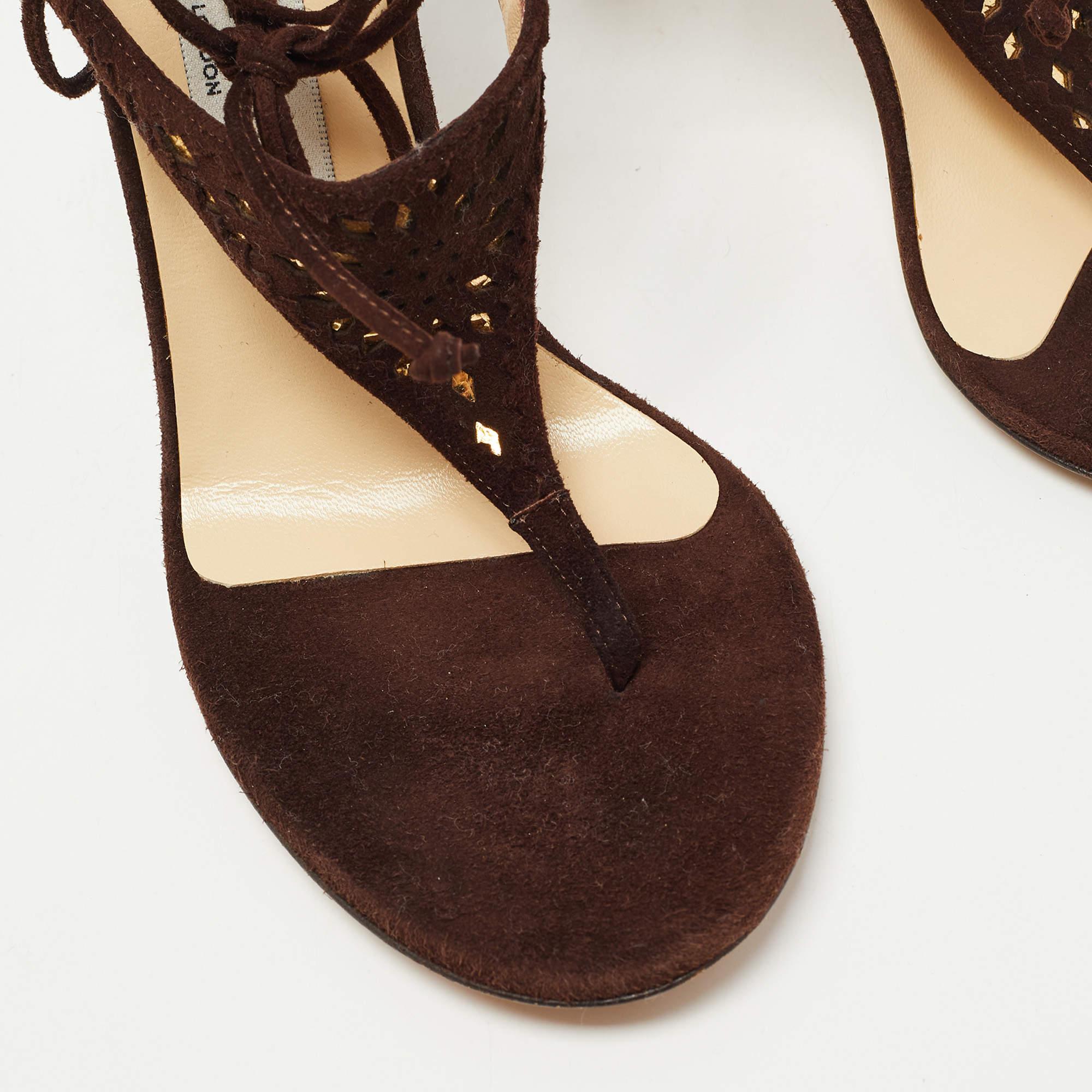 Jimmy Choo Sandali infradito in pelle scamosciata taglio laser marrone misura 39.5 in vendita 2