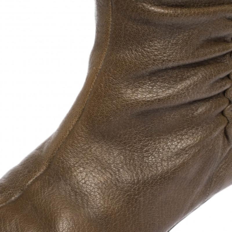 Marrone Jimmy Choo - Stivali al ginocchio in pelle marrone con dettaglio pieghe - misura 38,5 in vendita
