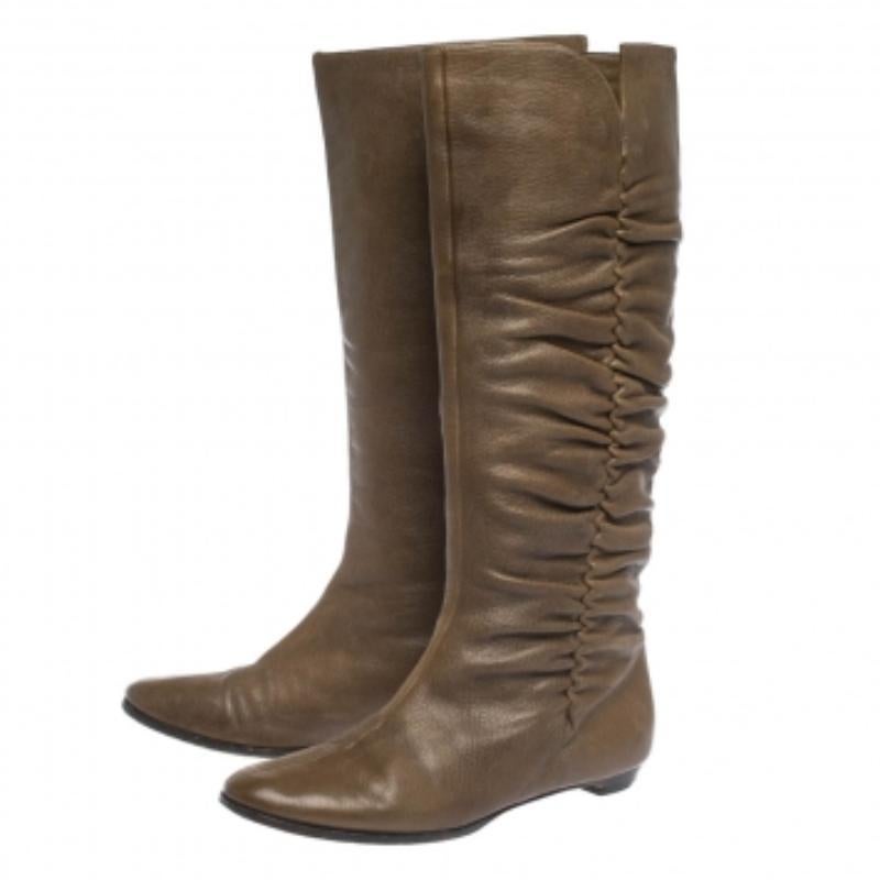 Jimmy Choo - Stivali al ginocchio in pelle marrone con dettaglio pieghe - misura 38,5 in vendita 2