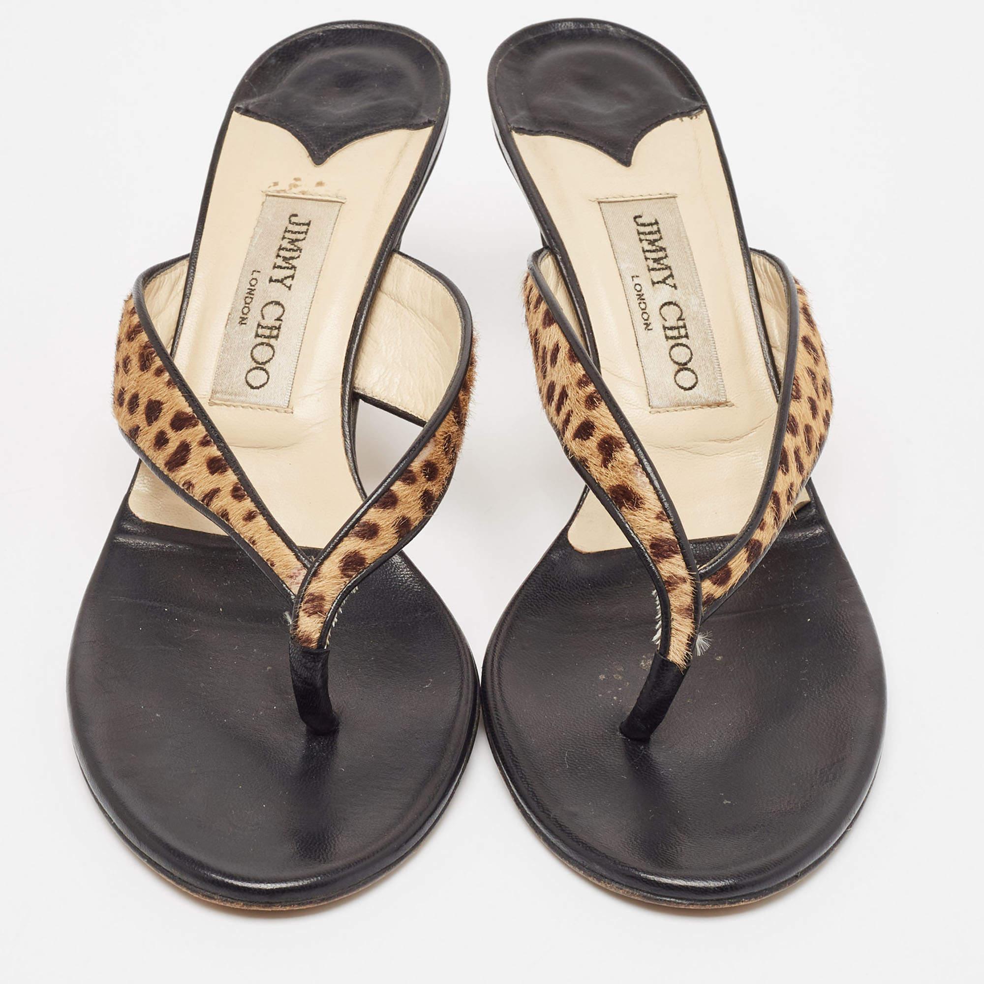 Jimmy Choo Brown Leopard Calf Hair and Leather Thong Sandals Size 37.5 In Good Condition In Dubai, Al Qouz 2