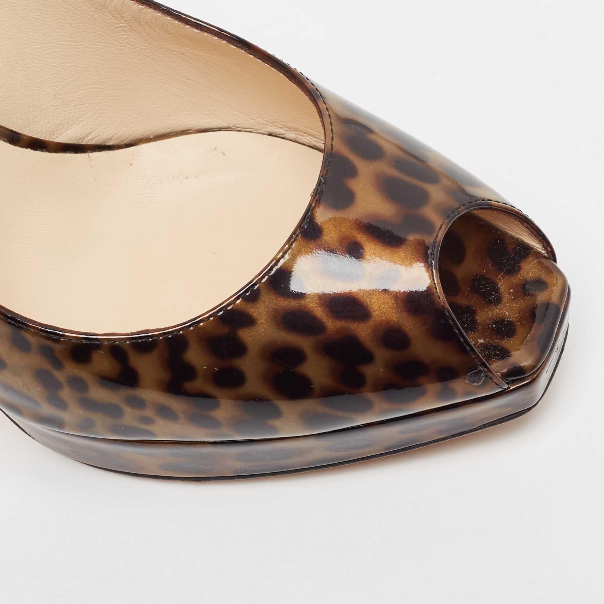 Jimmy Choo, brevetto marrone tartaruga Peep Toe Slingback Pumps Taglia 39.5 in vendita 3