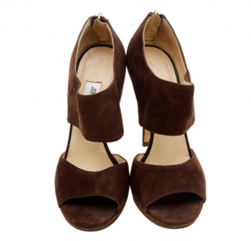 Jimmy Choo Sandalias con puntera abierta de ante marrón Lagoon Talla 37.5 en Bastante bueno estado para la venta en Dubai, Al Qouz 2