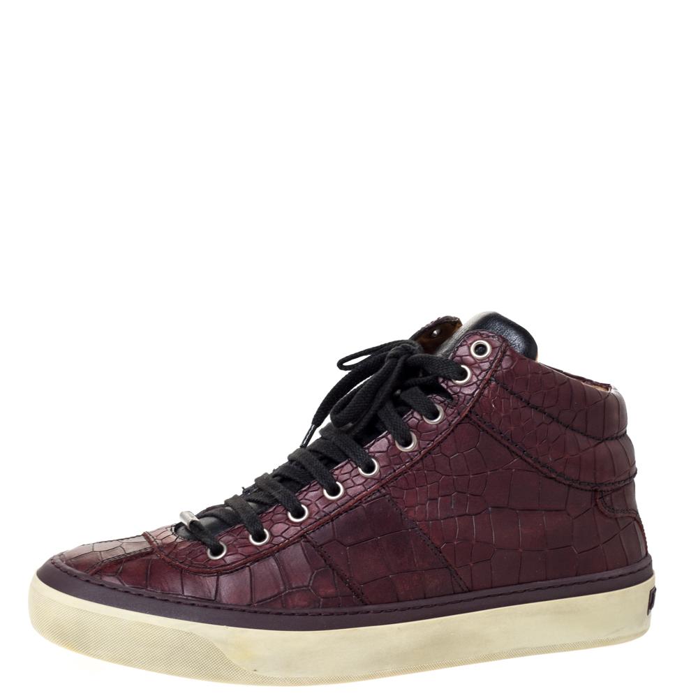Bring home the luxurious high-fashion touch with these Belgravia sneakers from Jimmy Choo. Crafted from leather, these burgundy sneakers come flaunting suave details like the croc-embossing, the lace-ups, and the label on the rear. You wouldn't want