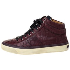 Jimmy Choo Burgunderfarbene Belgravia High Top-Turnschuhe aus Leder mit Krokodillederprägung Größe 42