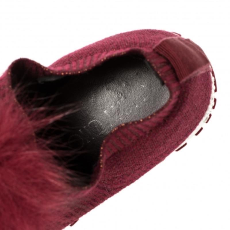 Women's Jimmy Choo Burgundy Knit Fabric And Fur Pom Pom Norway Sneakers Size 38 For Sale