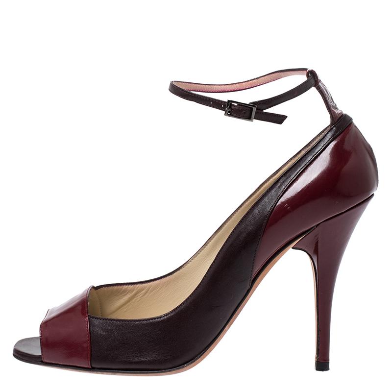 Jimmy Choo Burgundy Leather And Patent Leather Peep Toe Ankle Strap Pumps Size39 In Good Condition In Dubai, Al Qouz 2