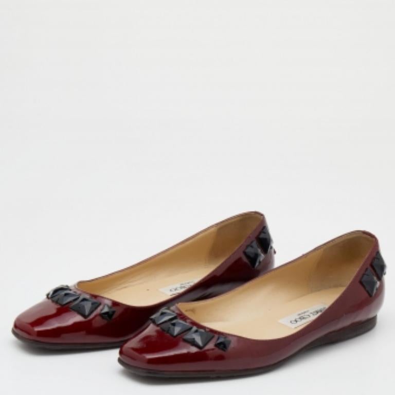The slip-on fitting of these Jimmy Choo flats will let you easily slide in and out of them. Made from patent leather, they are made appealing with crystal embellishments and rest on rubber soles. The brand detailing at the counters gives this pair a