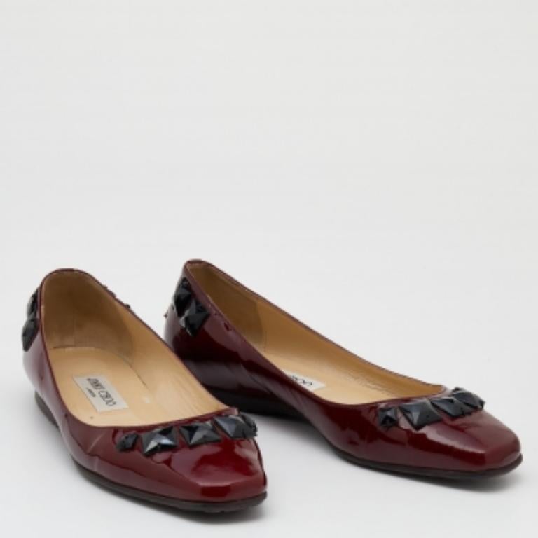 Jimmy Choo Burgundy Patent Leather Crystal Watson Ballet Flats Size 37.5 In Fair Condition For Sale In Dubai, Al Qouz 2