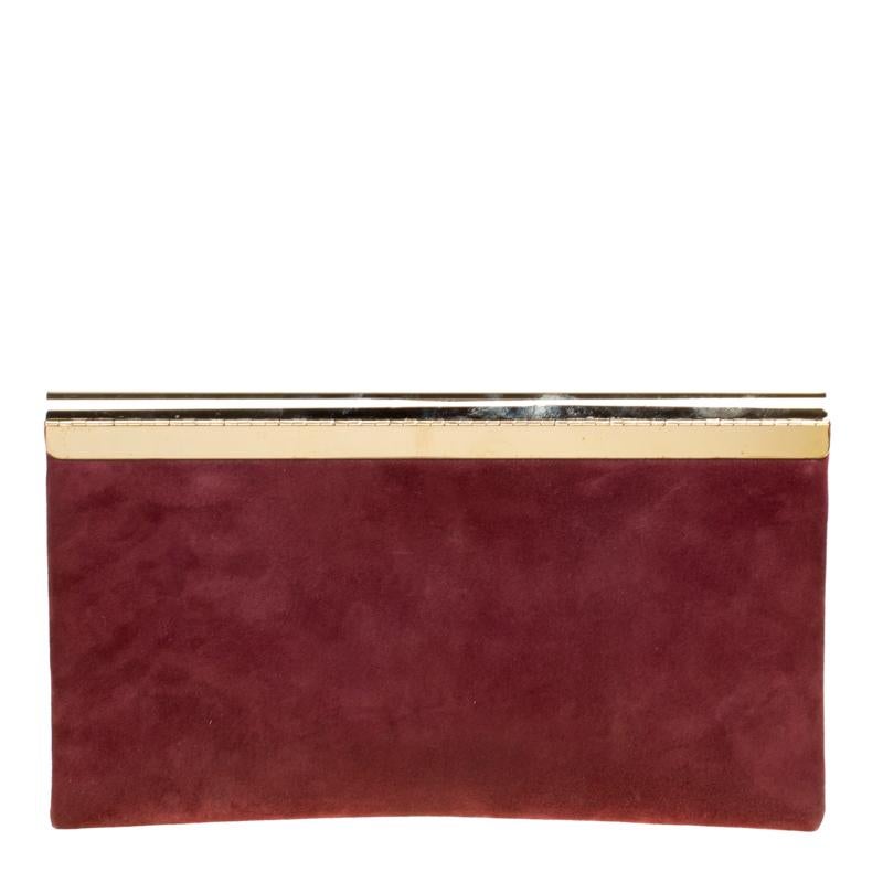 Beautifully made from shimmering leather, this Jimmy Choo clutch is beyond doubts a truly fashionable addition you must gift yourself. This stylish Charlize clutch in burgundy is equipped with a gold-tone metal flap to secure the satin-lined