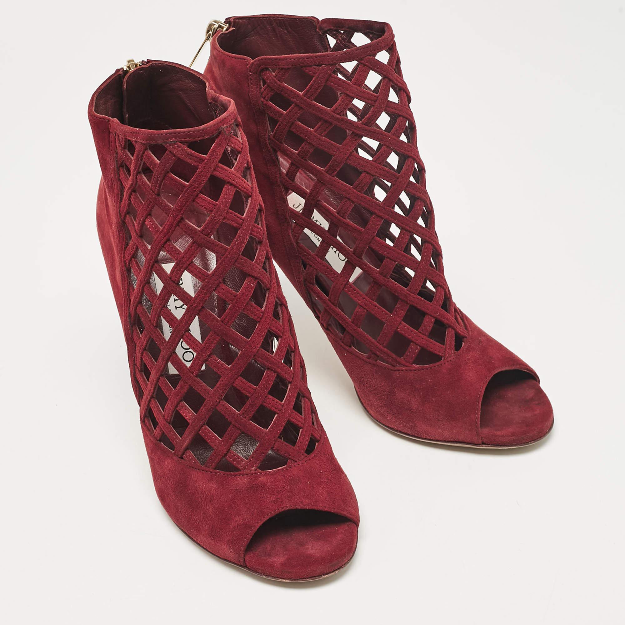 Jimmy Choo Burgundy Suede Ankle Length Boots Size 39 In Good Condition For Sale In Dubai, Al Qouz 2