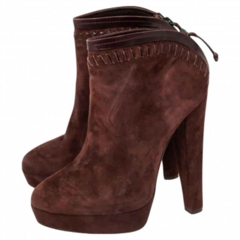 Jimmy Choo Burgundy Suede Back Zipper Ankle  Boots Size 37 In Good Condition In Dubai, Al Qouz 2