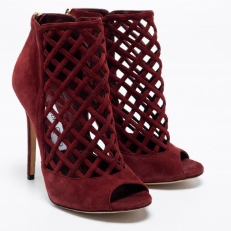 Jimmy Choo - Bottines à bout ouvert en daim bordeaux à découpes flottantes - Taille 38 en vente 1