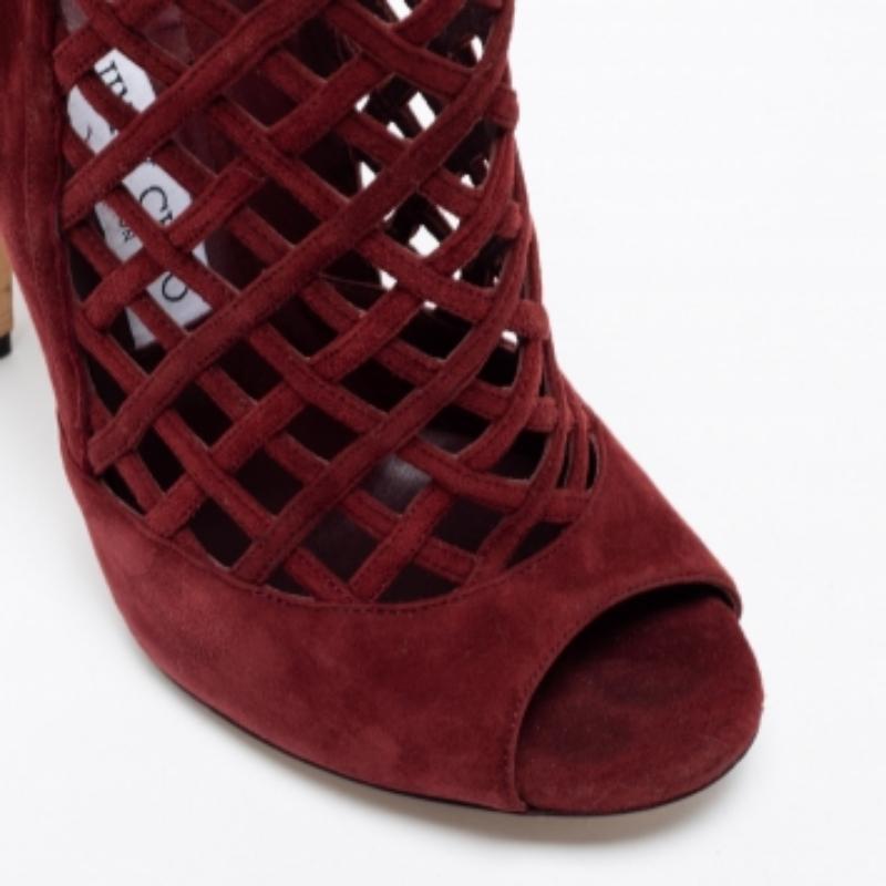 Jimmy Choo - Bottines à bout ouvert en daim bordeaux à découpes flottantes - Taille 38 en vente 2