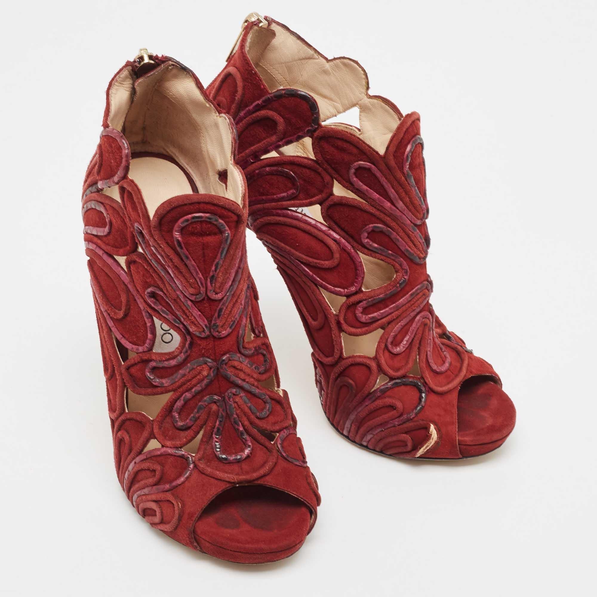 Jimmy Choo Burgundy Suede Floral Cut Out Peep Toe Ankle Booties Size 38 In Excellent Condition For Sale In Dubai, Al Qouz 2