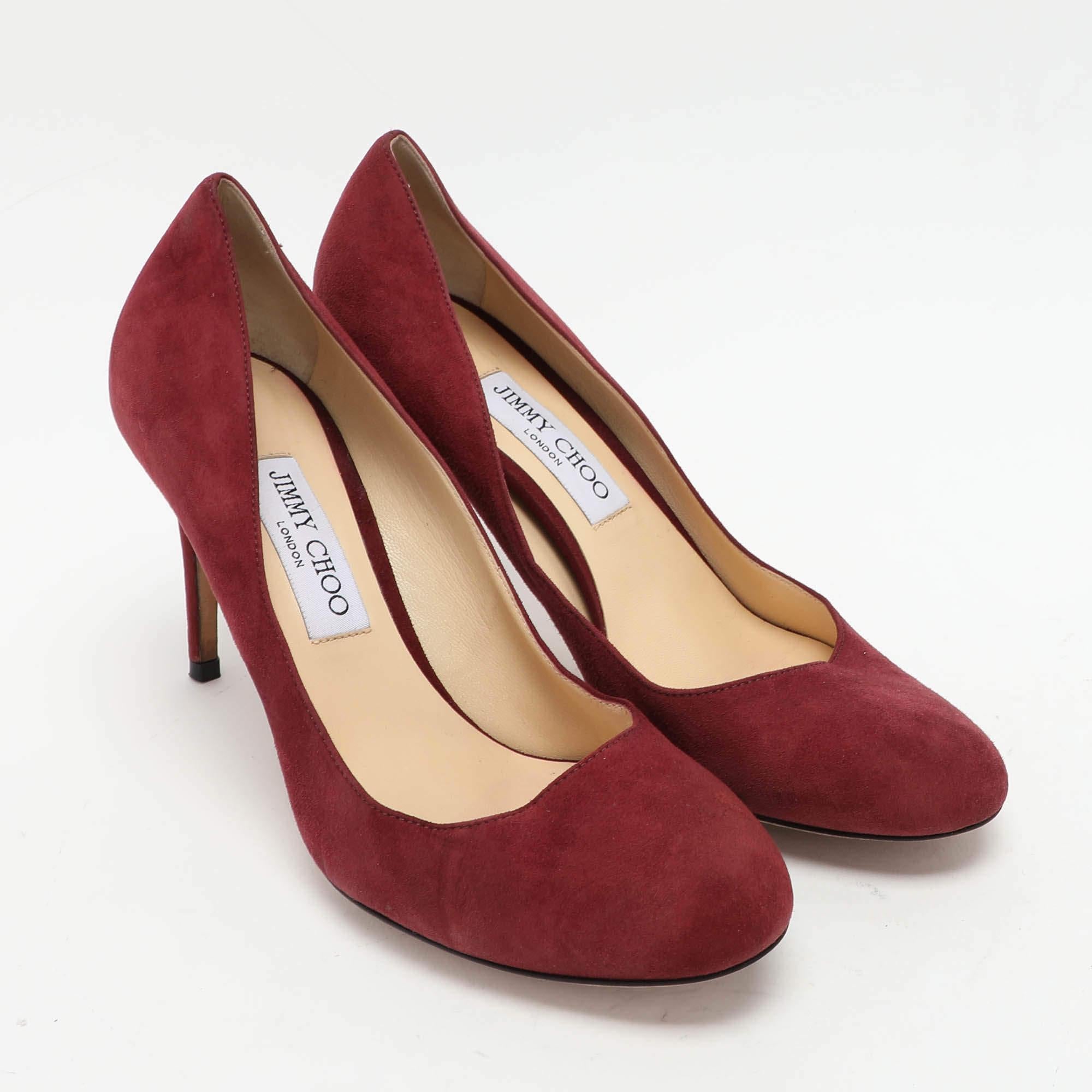 Jimmy Choo Burgundy Suede Pumps Size 39.5 In Good Condition For Sale In Dubai, Al Qouz 2