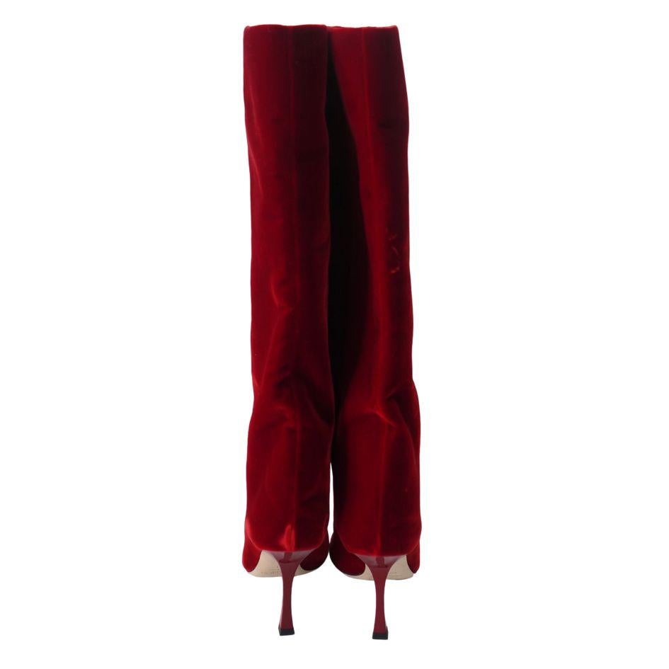 Jimmy Choo chad 90 Bottes hauteur genou en velours rouge à bout pointu 41 en vente 2