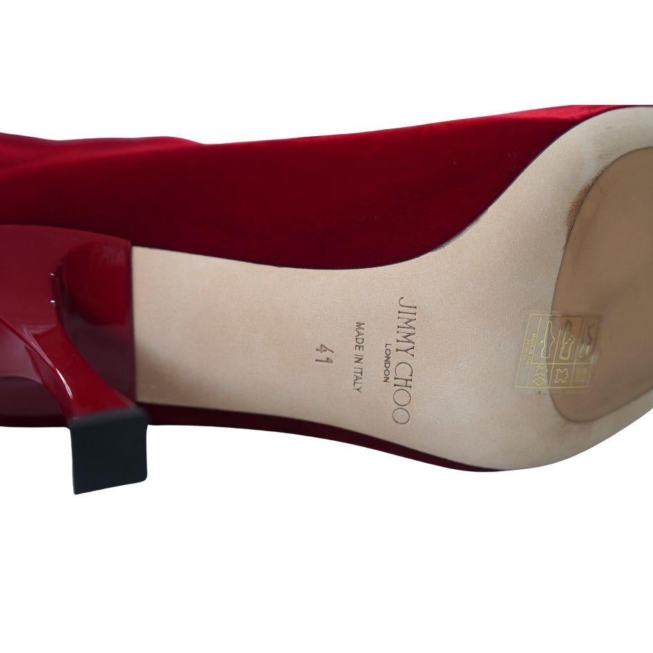 Jimmy Choo chad 90 Bottes hauteur genou en velours rouge à bout pointu 41 en vente 4