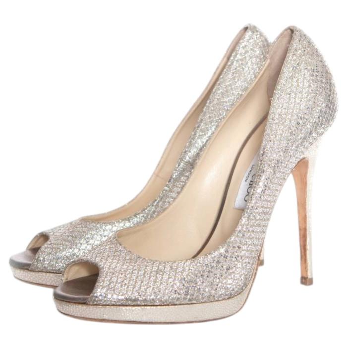 Jimmy Choo, Champagne Glitter Fabric Peep Toe Platform Pumps en taille 39.5. en vente