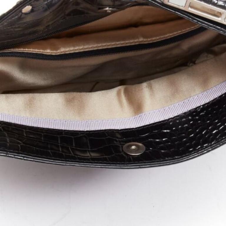 Jimmy Choo Chandra, borsa nera con borchie in rilievo in coccodrillo e chiusura con magnete in vendita 1