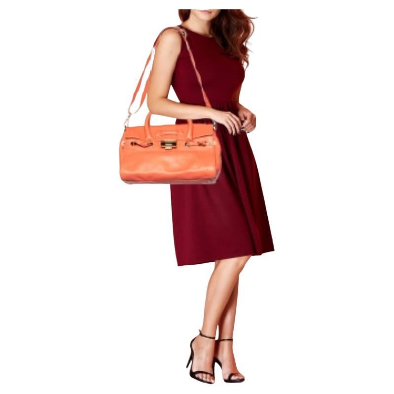 This Jimmy Choo Rosalie handle bag is a practical handbag with a high-fashion touch. Crafted from leather, it is accented with a Jimmy Choo engraved flip-top closure in gold-tone hardware. It features a drawstring, top rolled double handles,