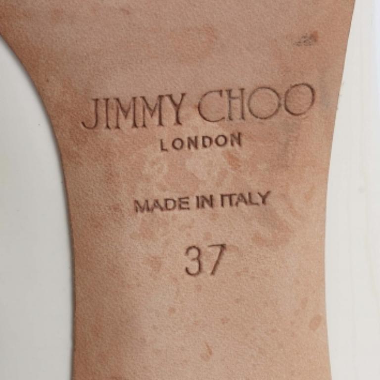 Create a shoe collection with timeless pairs so that you can wear them for a long time, no matter the season or trend. Choose pairs like this one by Jimmy Choo. It's a simple, sophisticated design with a versatile quality.