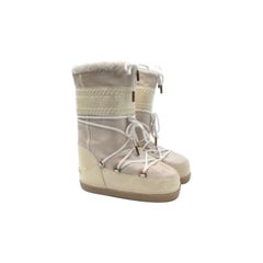 Jimmy Choo Creme Wildleder & Lackleder Schnürstiefel mit Schnürung