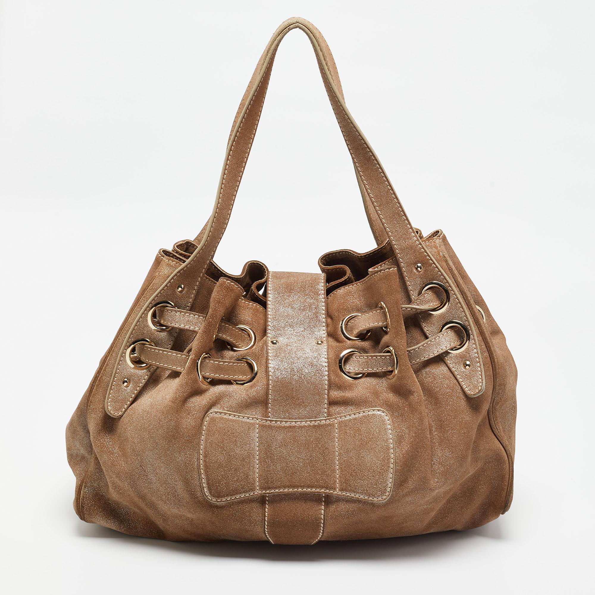 Jimmy Choo Bolso Ramona de ante brillante beige oscuro/plata en Bueno Estado en Dubai, Al Qouz 2