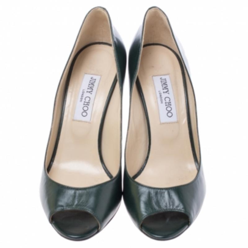 Jimmy Choo Dunkelgrüne Baxen Peep Toe Keil-Pumps aus Leder 38,5 im Zustand „Gut“ im Angebot in Dubai, Al Qouz 2