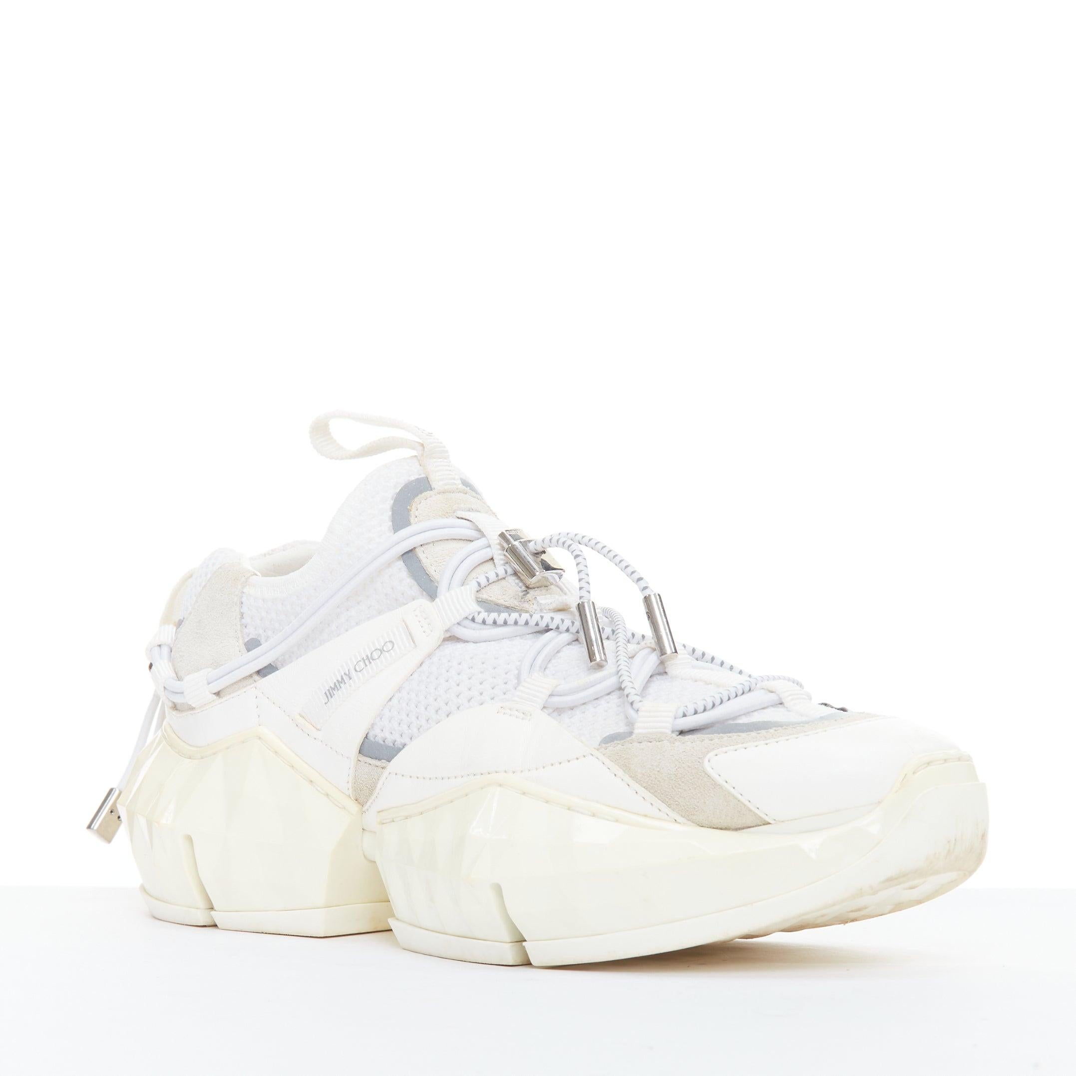JIMMY CHOO Diamond Trail weiß facettierte klobige Sohle Turnschuhe EU36
Referenz: JACG/A00188
Marke: Jimmy Choo
Modell: Diamant-Weg
MATERIAL: Leder, Mesh
Farbe: Weiß, Creme
Muster: Solide
Verschluss: Schnürung
Innenfutter: Weißes Leder
Zusätzliche