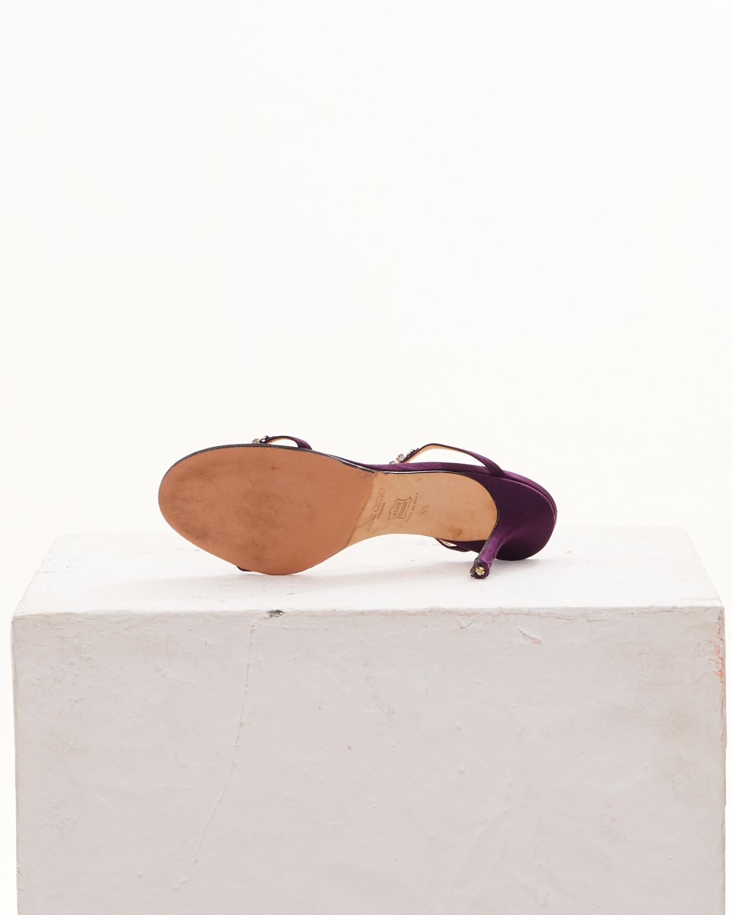Jimmy Choo Early 2000s Purple Chrystal Satin Heels In condizioni ottime in vendita a Milano, IT