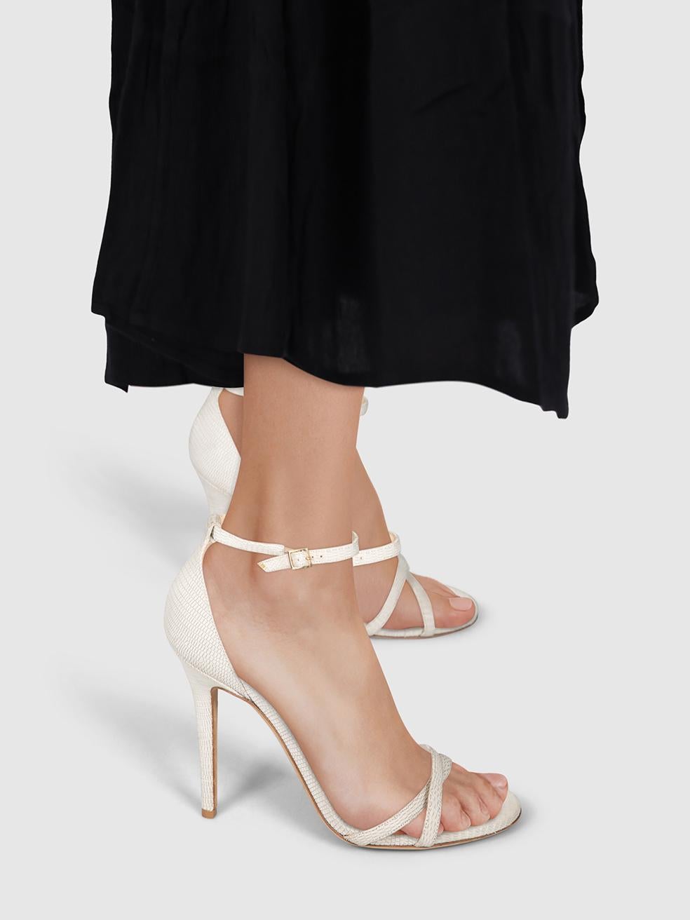 CONDITION is Very good. Minimal wear to shoes is evident. Minimal wear to both shoes with discolouration and glue marks on this used Jimmy Choo designer resale item.
 

 

 

 Details
 

 

 Ecru
 

 Leather
 

 Sandals
 

 Open toe
 

 High heeled
