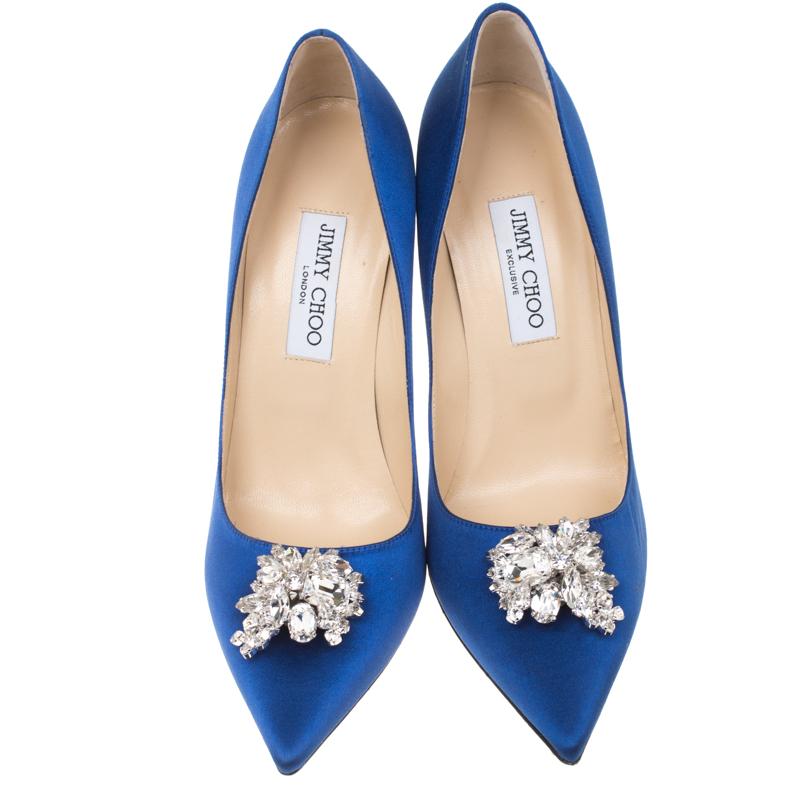 Magical, exclusive and stunning, these Jimmy Choo Manda pumps are here to enchant you and will make you shine brighter than the stars! The electric blue pumps are crafted from satin into an elegant silhouette and detailed with exquisite crystal