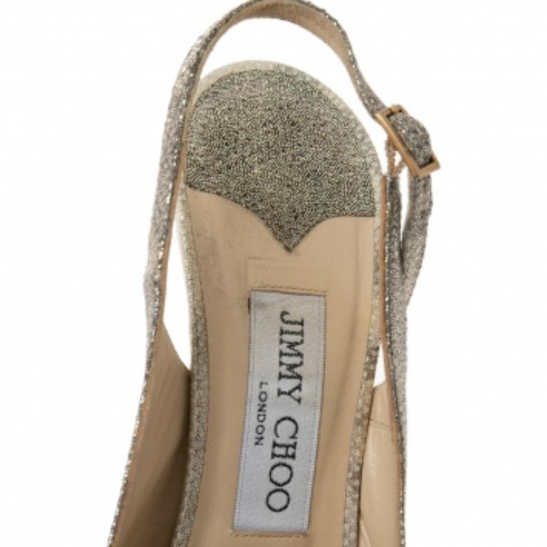 Jimmy Choo Geprägte Vita Peep Toe Plateau-Sandalen aus Leder mit Slingback Größe 38 im Zustand „Gut“ im Angebot in Dubai, Al Qouz 2