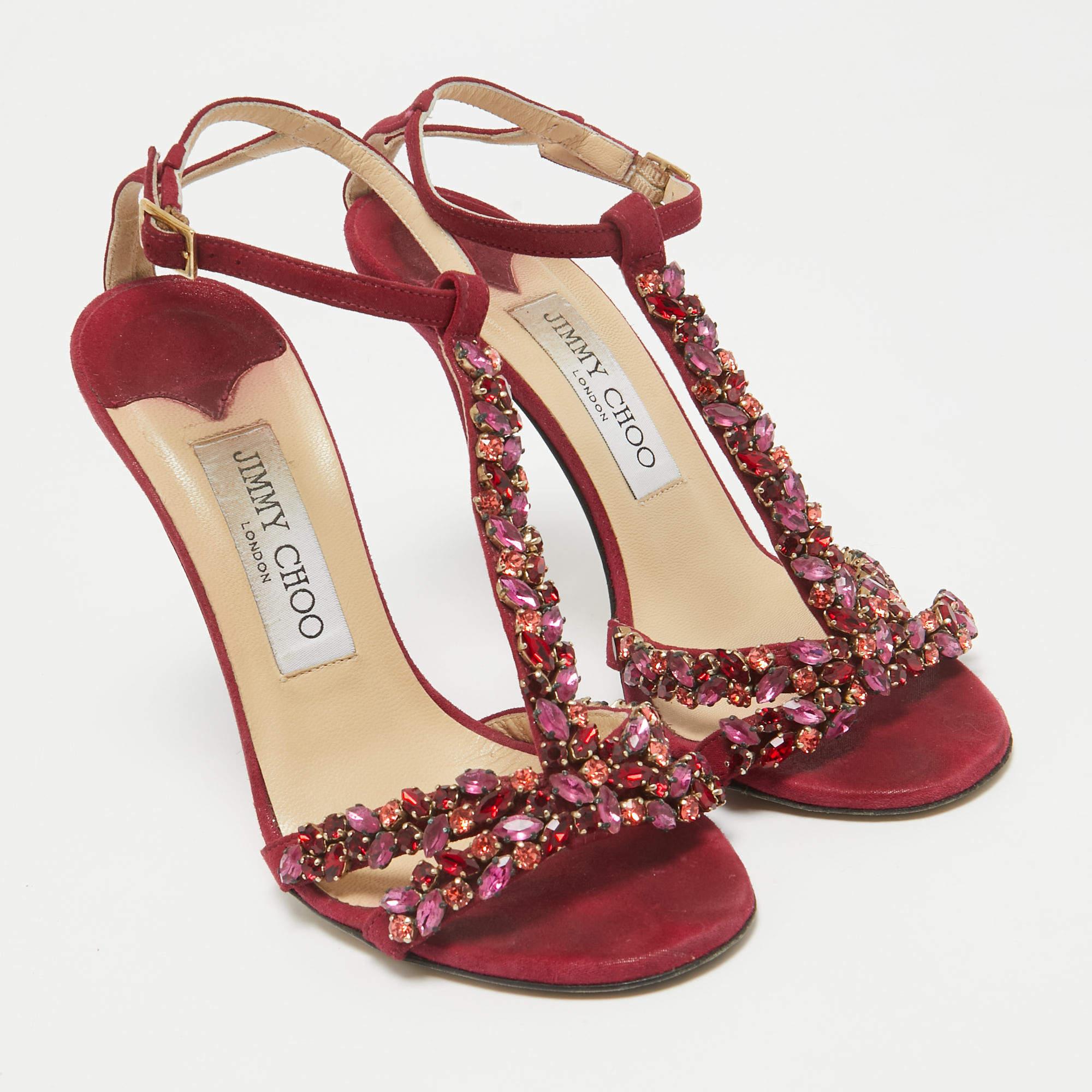 Jimmy Choo - Sandales en daim scintillant fuchsia ornées de cristaux, taille 36 État moyen - En vente à Dubai, Al Qouz 2