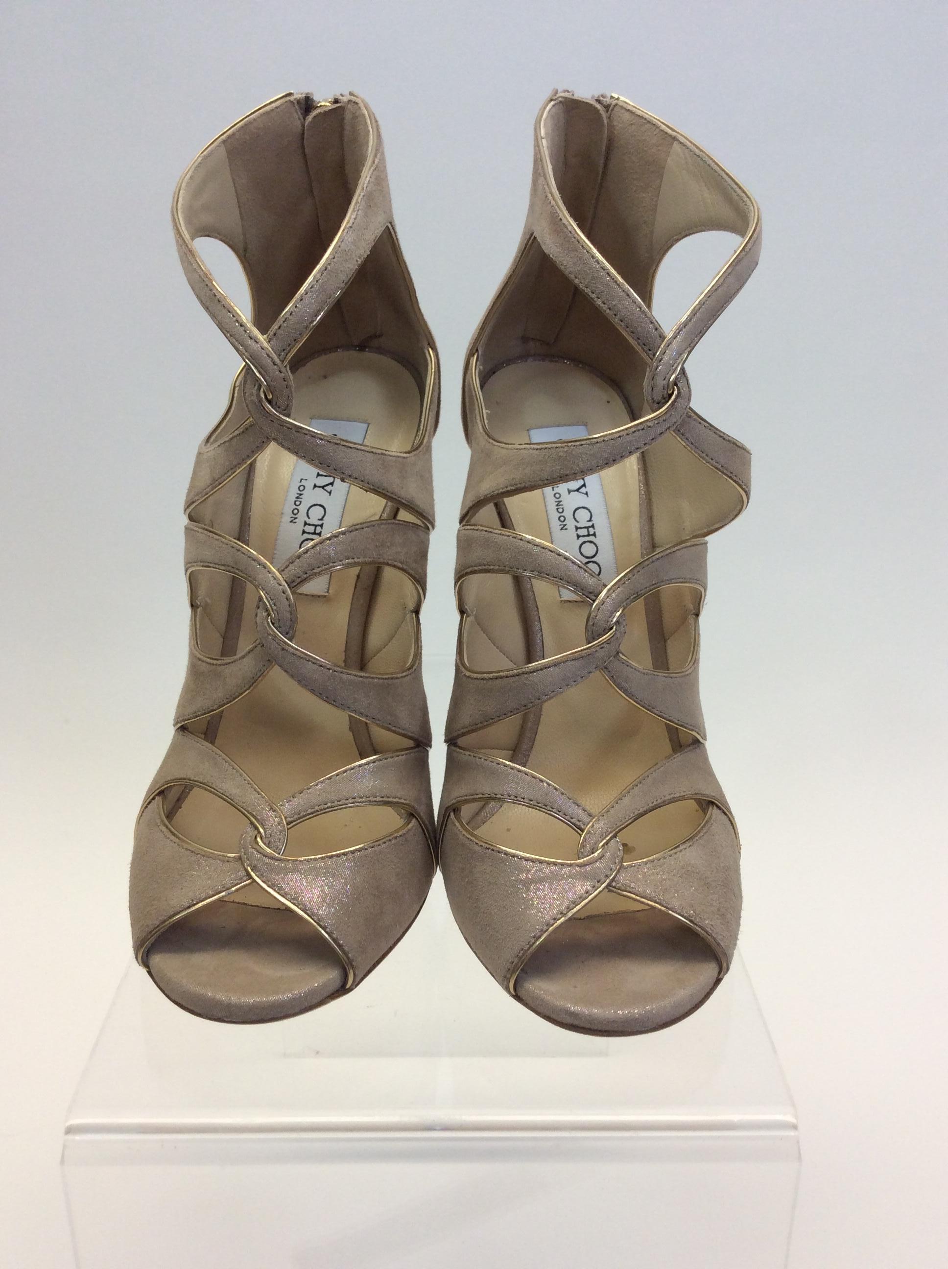 Jimmy Choo Gold and Tan Heels
$695
Made in Italy
Size 36
4.5” heel