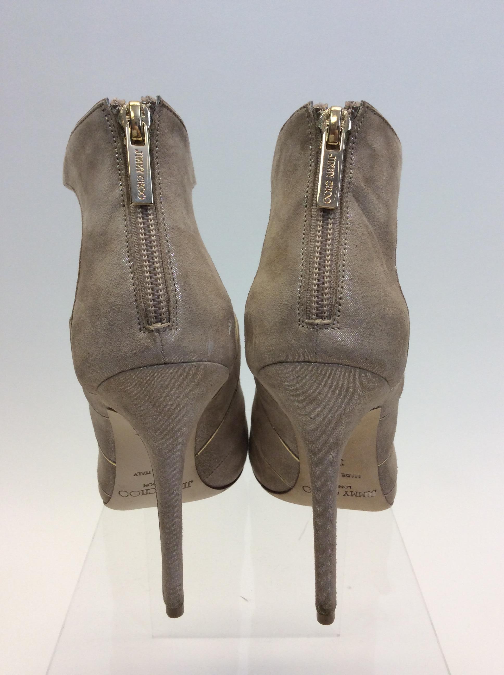 Jimmy Choo Gold and Tan Heels In Excellent Condition For Sale In Narberth, PA
