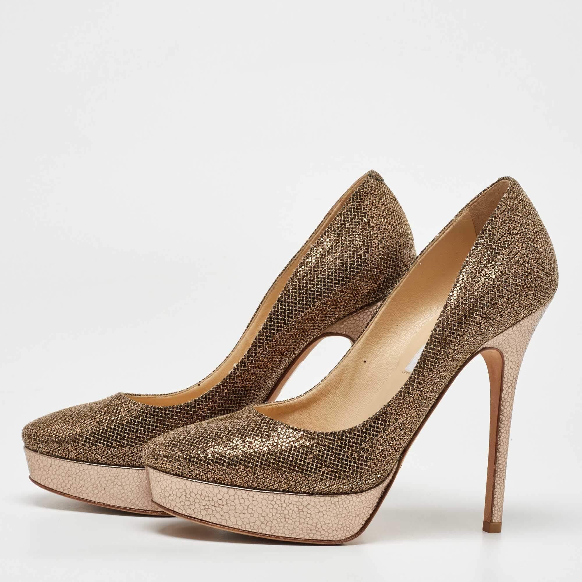 Jimmy Choo Gold Glitter and Leather Cosmic Platform Pumps Size 37.5 In Good Condition For Sale In Dubai, Al Qouz 2