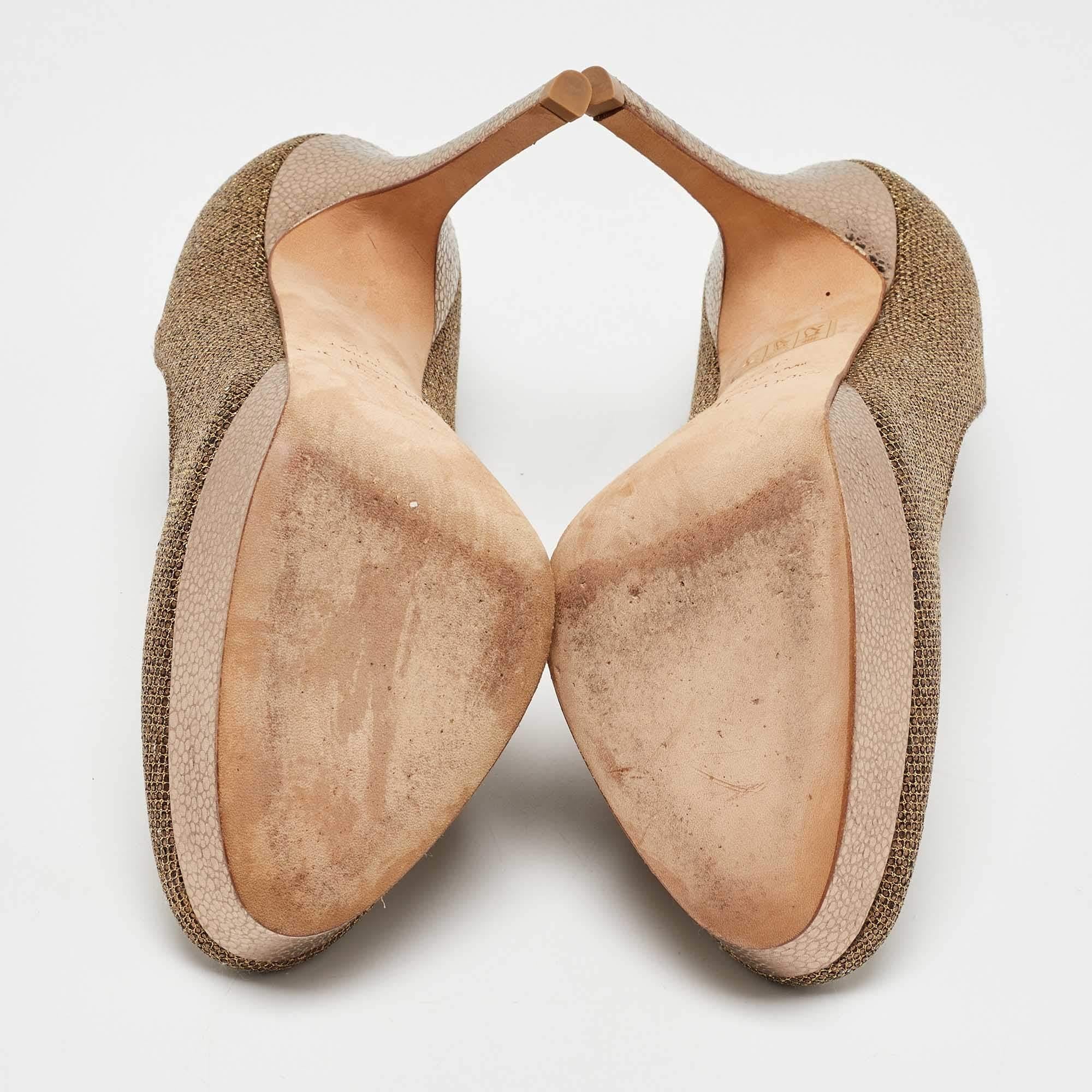 Jimmy Choo Bombas de plataforma Cosmic de piel y purpurina dorada Talla 37.5 3