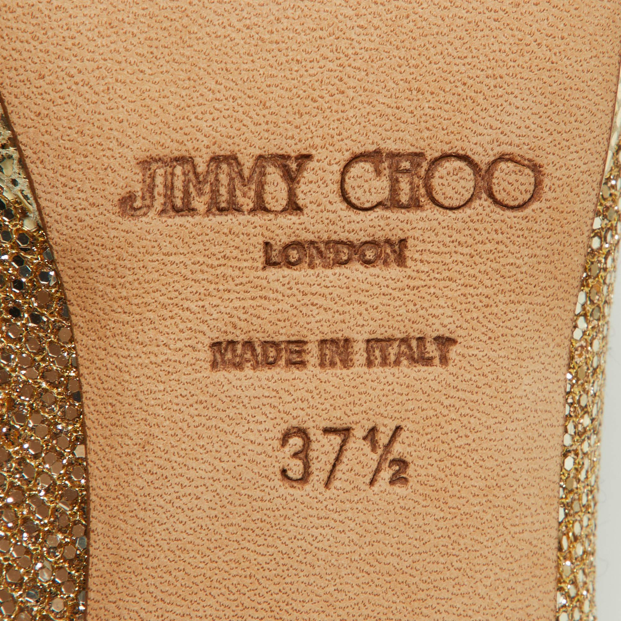 Élevez votre ensemble avec ces talons Jimmy Choo pour femme. Méticuleusement confectionnés, ces talons exquis sont synonymes de luxe et de style. Une déclaration de grâce et de confiance, parfaite pour toute occasion.

