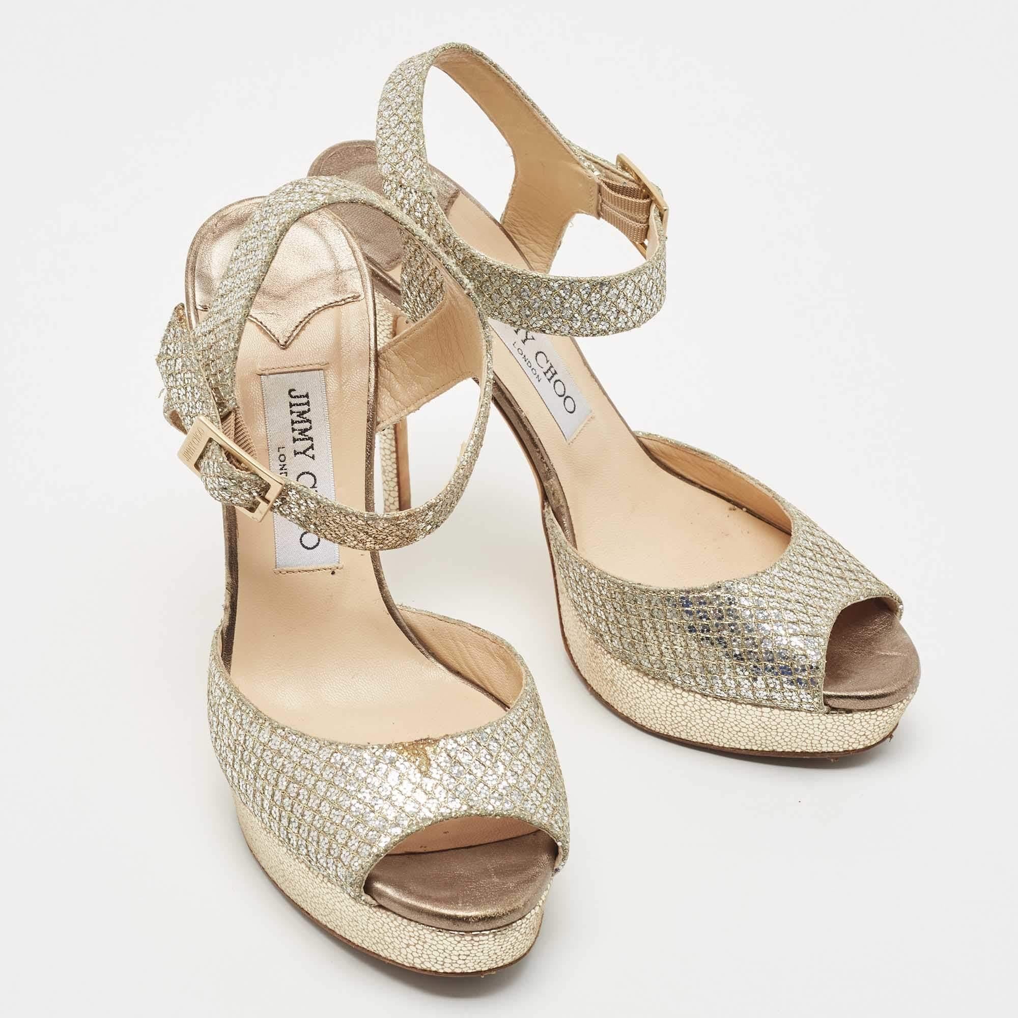 Jimmy Choo - Sandales à lanières à la cheville paillettes dorées, taille 38,5 État moyen à Dubai, Al Qouz 2