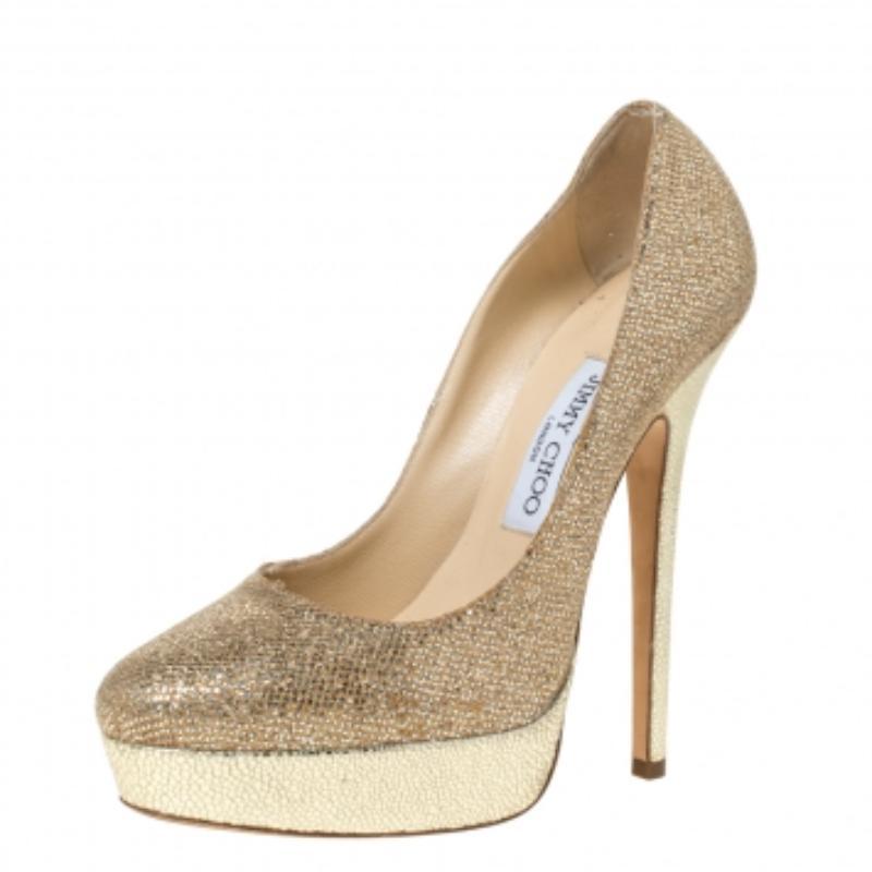 Jimmy Choo Pumps con plateau Eros in tessuto glitterato oro e pelle goffrata misura 38 In condizioni buone in vendita a Dubai, Al Qouz 2