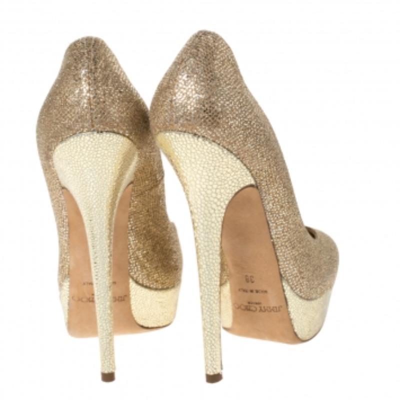 Jimmy Choo Pumps con plateau Eros in tessuto glitterato oro e pelle goffrata misura 38 in vendita 2