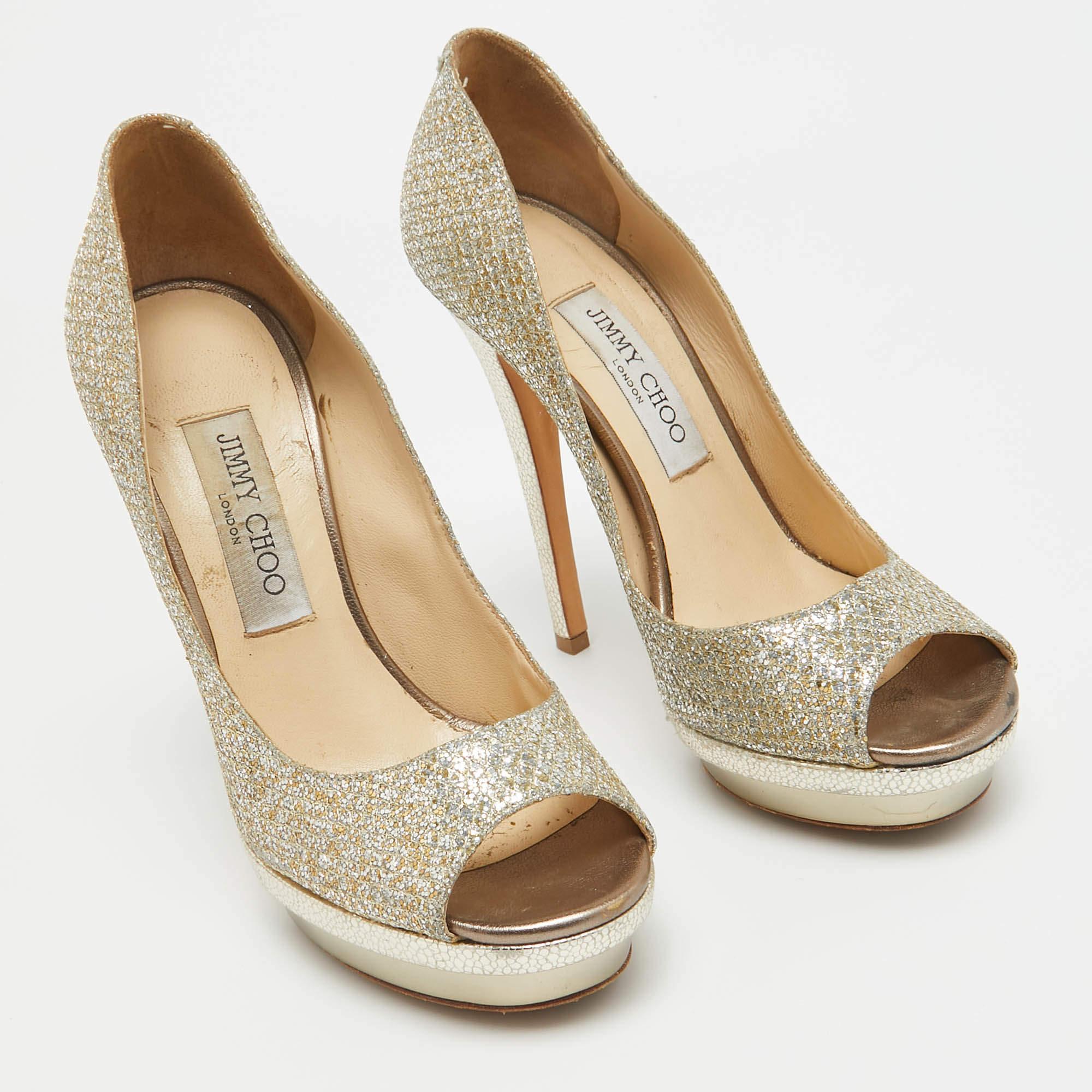 Jimmy Choo escarpins à plateforme en tissu pailleté doré, taille 39 Bon état - En vente à Dubai, Al Qouz 2