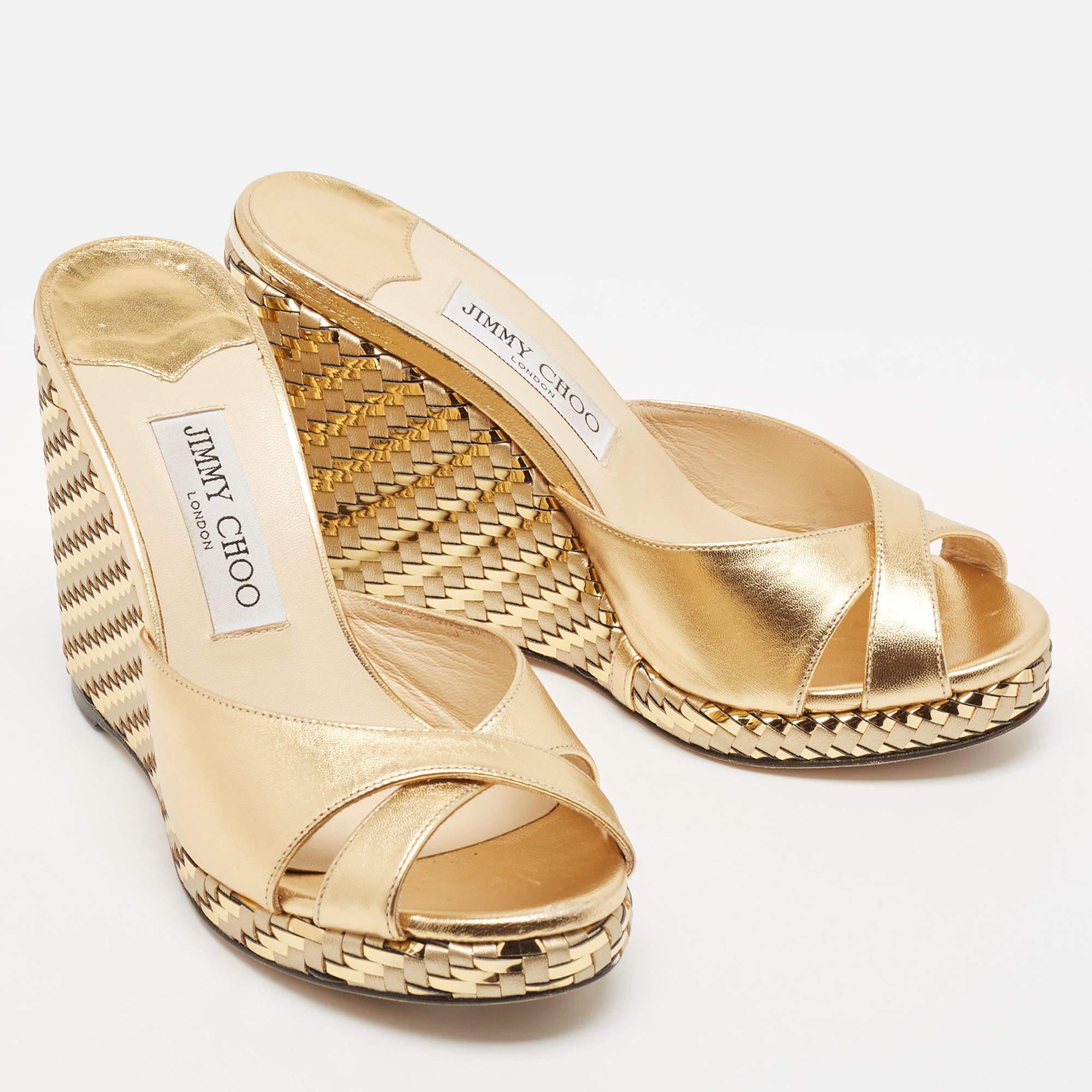 Jimmy Choo Gold Leather Almer Wedge Sandals Size 38 In Excellent Condition For Sale In Dubai, Al Qouz 2